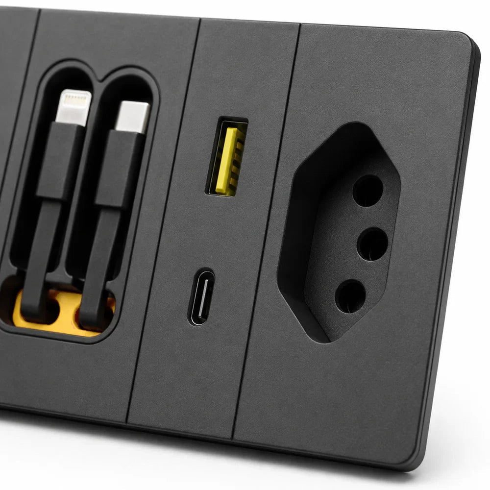 Kit 3 Tomada Inteligente Plugmax — tomada, USB, USB-C e 2 cabos retráteis numa peça só - AvexaKit 3 Tomada Inteligente Plugmax — tomada, USB, USB-C e 2 cabos retráteis numa peça sóAvexa